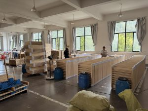 Natural solid pine wooden baby playpen direct factory in China provide pre-assembled foldable playpen for wholesale business
